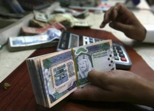 A Saudi money exchanger counts Saudi riyals in Riyadh