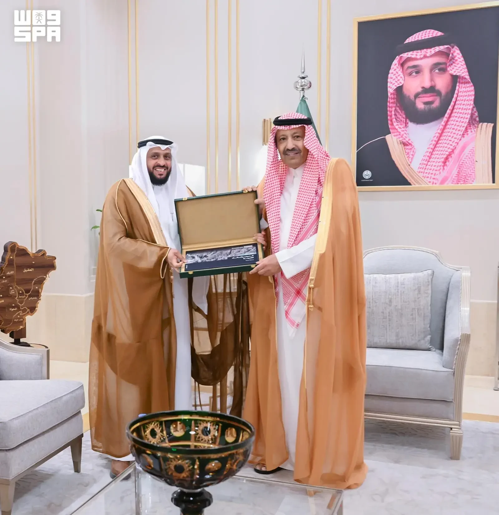 ثقافي / أمير الباحة يطّلع على أبرز أعمال ومنجزات فرع هيئة التراث بالمنطقة