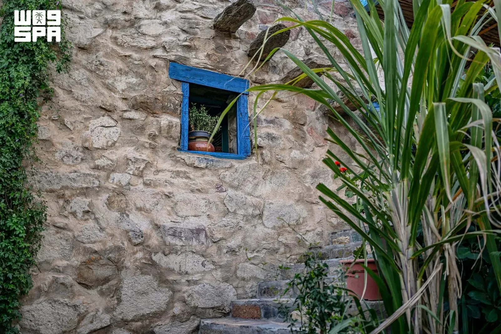 F11083258.webp